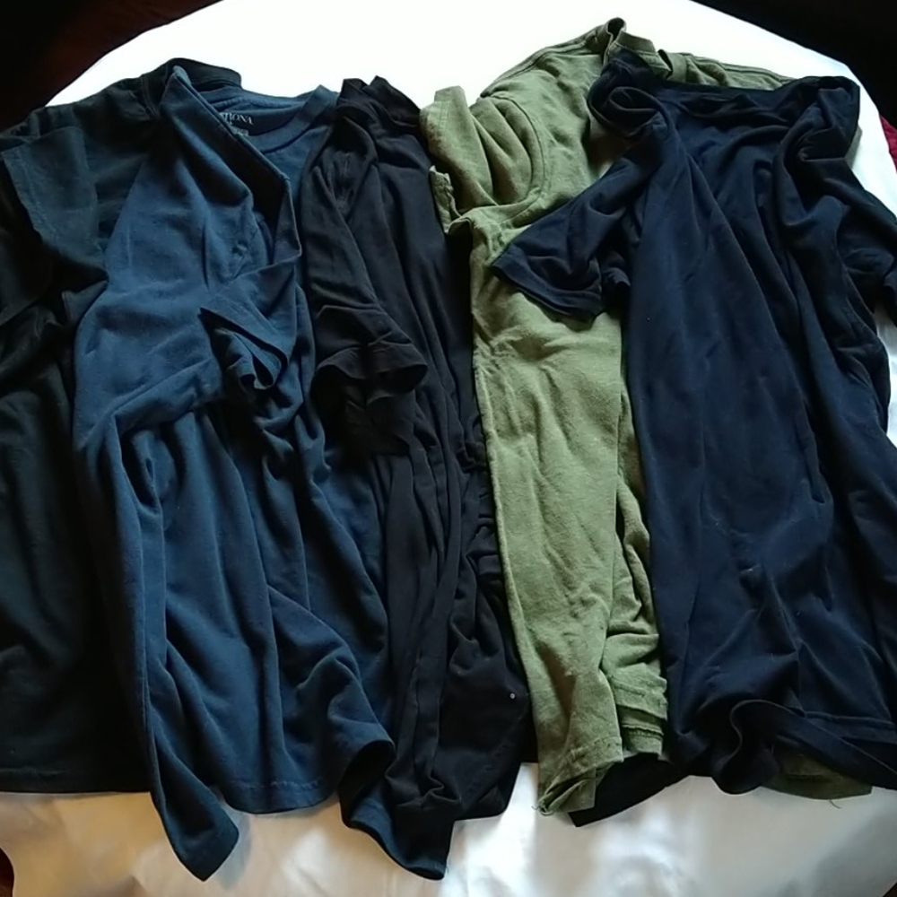Mens Lrg bundle pack of (5) T-shirts